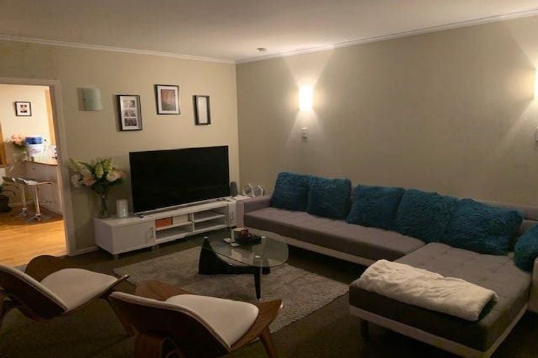 Photo of property in 165a Newlands Road, Newlands, Wellington, 6037