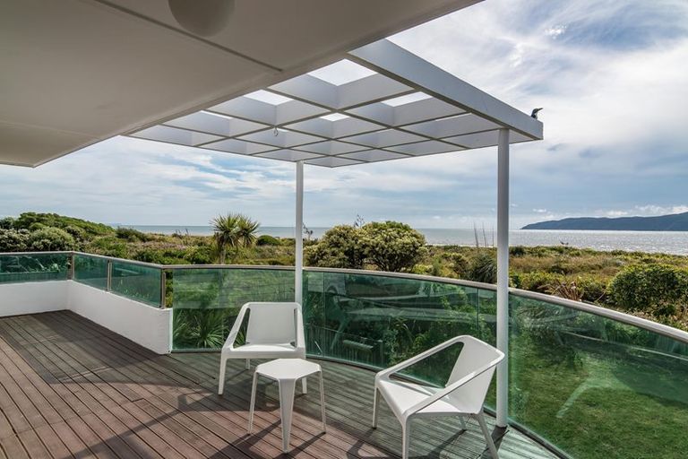 Photo of property in 7 Manly Street, Paraparaumu Beach, Paraparaumu, 5032