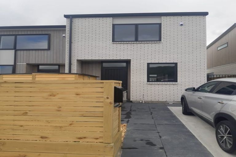 Photo of property in 14 Kauamo Close, Waiwhetu, Lower Hutt, 5010