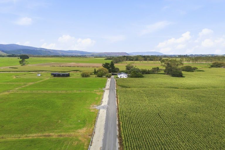 Photo of property in 225 Kuku Beach Road, Kuku, Manakau, 5570