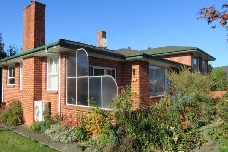 Photo of property in 2 Victoria Street, Waimate, 7924