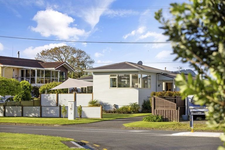 Photo of property in 3 Ngatai Road, Otumoetai, Tauranga, 3110