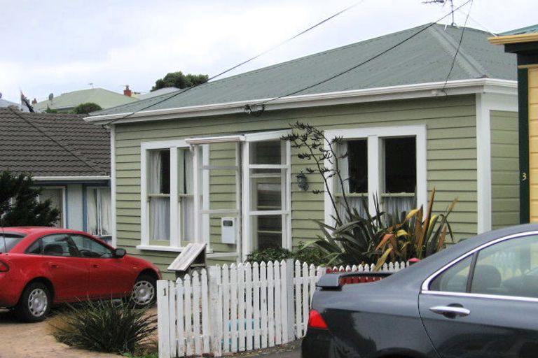 Photo of property in 1 Chatham Street, Berhampore, Wellington, 6023