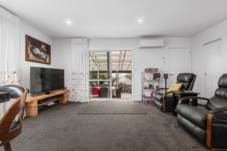 Photo of property in 11 Kamahi Crescent, Papamoa Beach, Papamoa, 3118