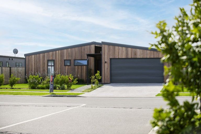 Photo of property in 38 Mangamoteo Street, Lytton West, 4071