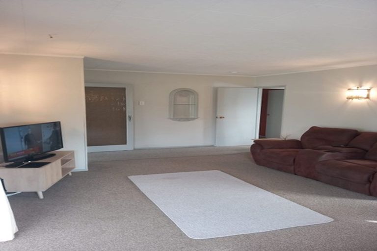 Photo of property in 19 Cairngorm Place, Highland Park, Auckland, 2010