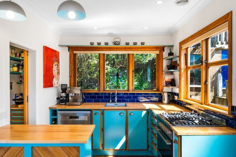 Photo of property in 6 Gordon Road, Plimmerton, Porirua, 5026