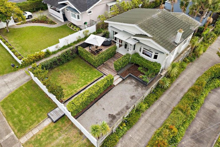 Photo of property in 12 Birkley Road, Bayswater, Auckland, 0622