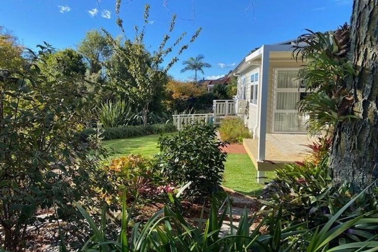 Photo of property in 14 Sale Street, Cockle Bay, Auckland, 2014