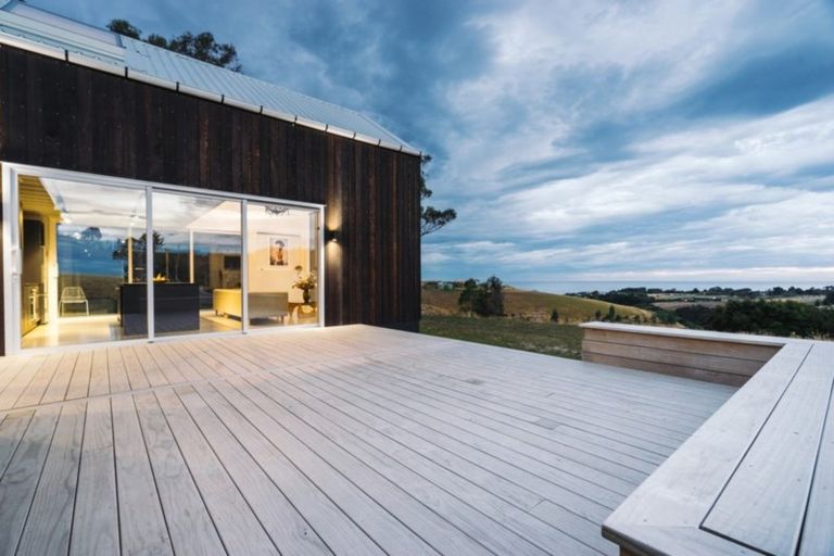 Photo of property in 24 Kayforce Road, Ocean View, Dunedin, 9035