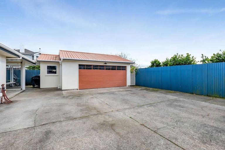 Photo of property in 19 George Street, Hawera, 4610