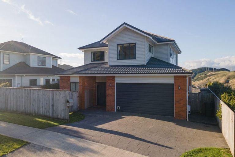 Photo of property in 49 Erlestoke Crescent, Churton Park, Wellington, 6037