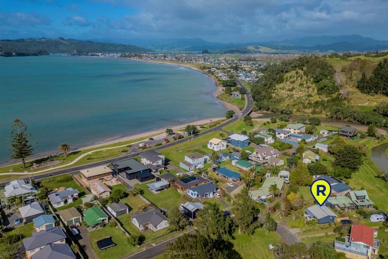 Photo of property in 10a Parkland Place, Whitianga, 3510
