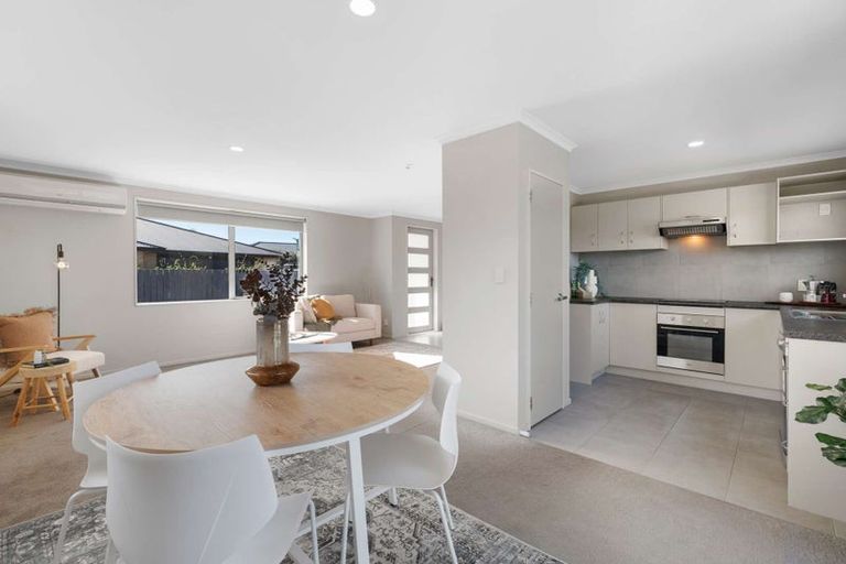 Photo of property in 16 Ripple Grove, Waiuku, 2123