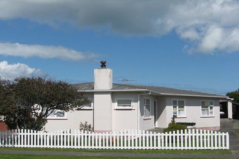 Photo of property in 44 Titoki Street, Castlecliff, Whanganui, 4501