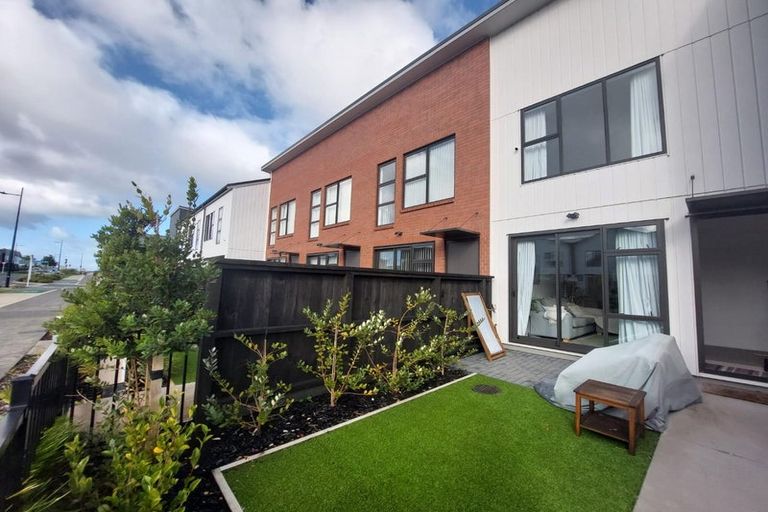 Photo of property in 47 Manarini Road, Westgate, Auckland, 0614