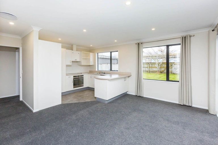 Photo of property in 6c Savage Crescent, Upper Hutt Central, Upper Hutt, 5018