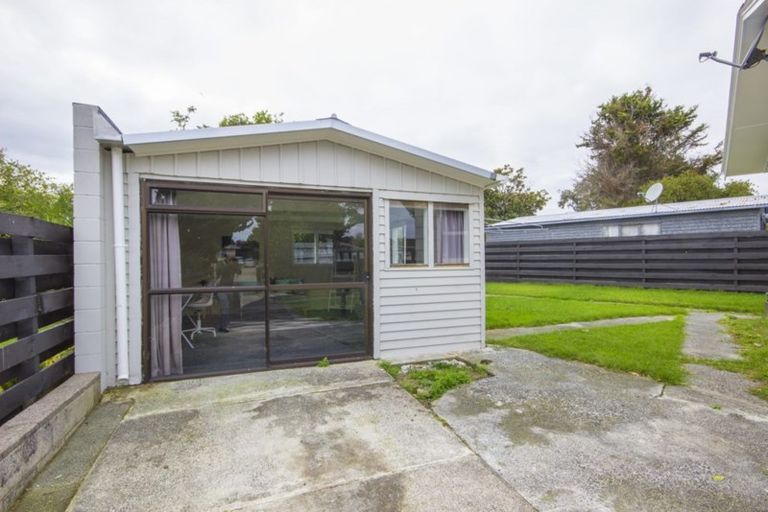 Photo of property in 8 Carbery Place, Manurewa, Auckland, 2102