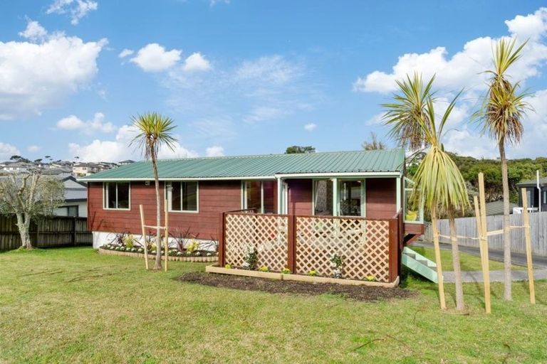 Photo of property in 1/4 Fernlea Rise, Bayview, Auckland, 0629