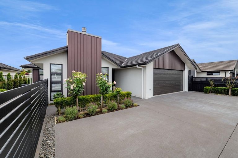 Photo of property in 425 Mangorei Road, Highlands Park, New Plymouth, 4312