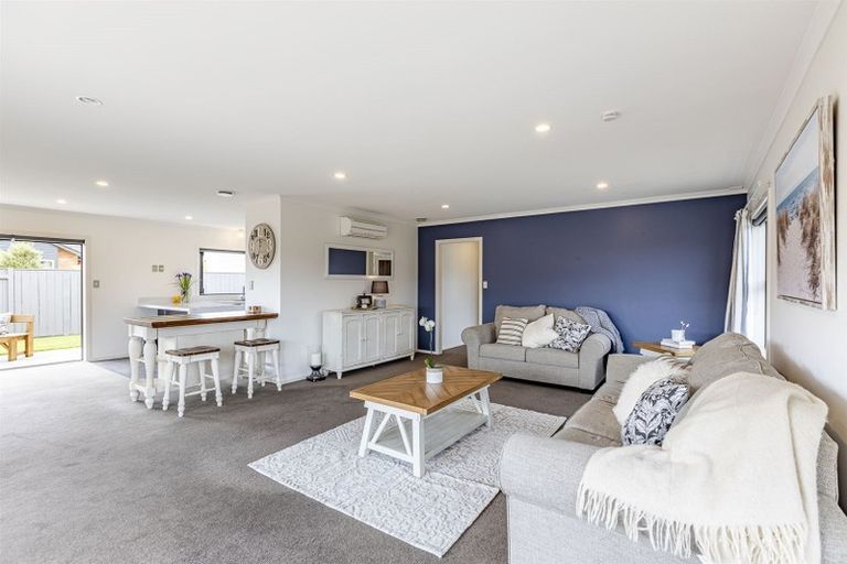 Photo of property in 23 Chestnut Close, Kelvin Grove, Palmerston North, 4414