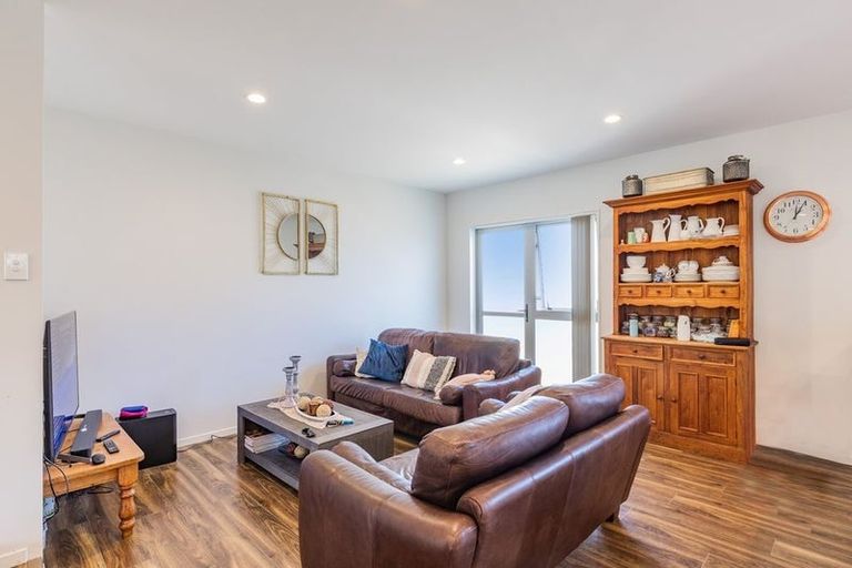 Photo of property in 21 Lewis Road, Pakuranga, Auckland, 2010