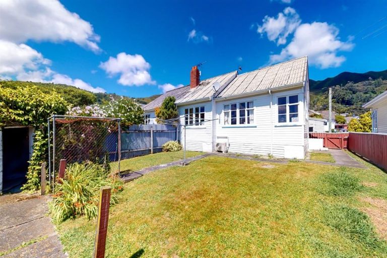 Photo of property in 15 Grierson Street, Naenae, Lower Hutt, 5011
