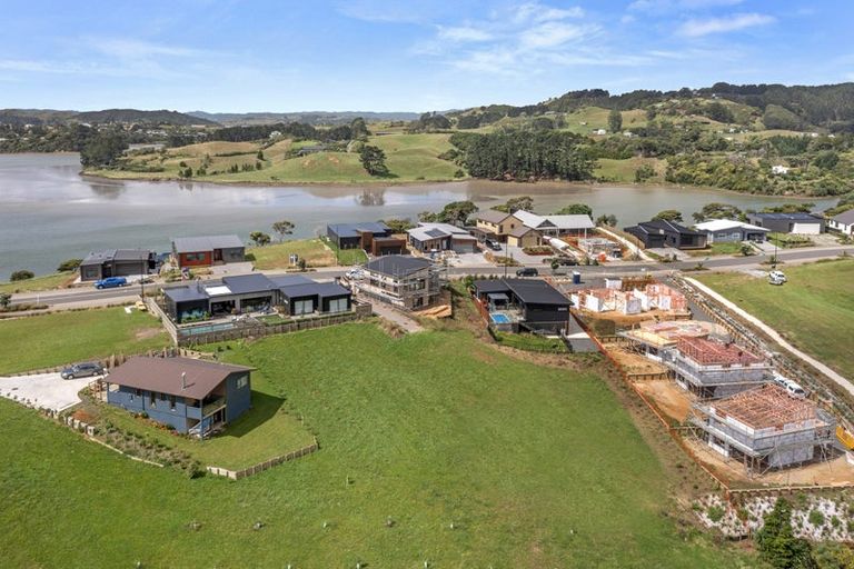 Photo of property in 48 Rangitahi Road, Raglan, 3225