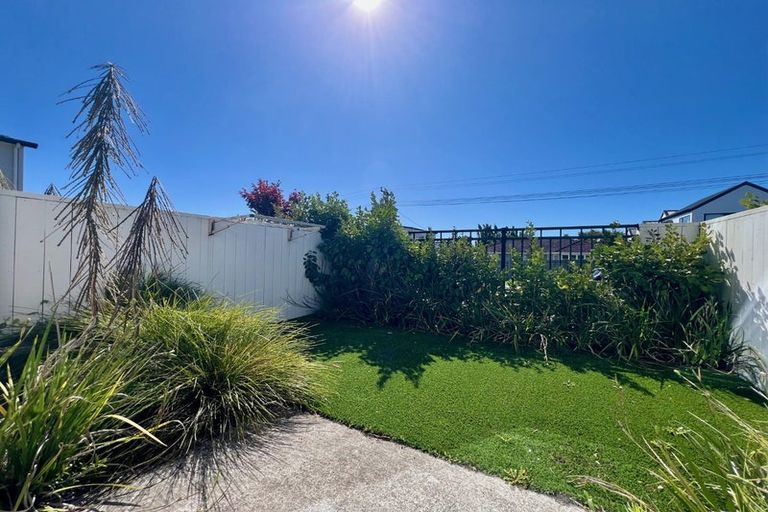 Photo of property in 2/59 Neil Avenue, Te Atatu Peninsula, Auckland, 0610