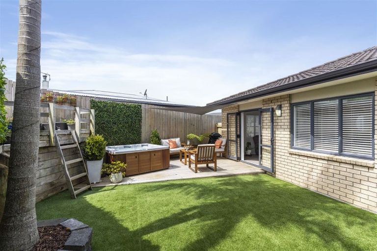 Photo of property in 10a De Thiery Place, Pakuranga Heights, Auckland, 2010