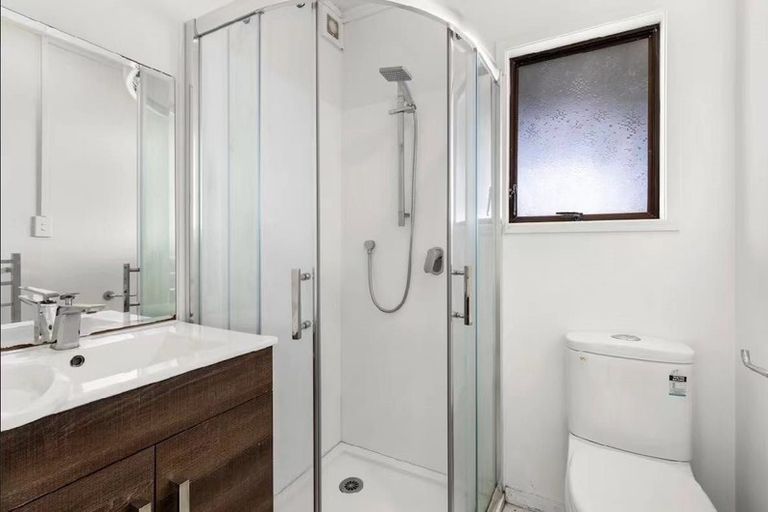 Photo of property in 81 College Road, Northcote, Auckland, 0627