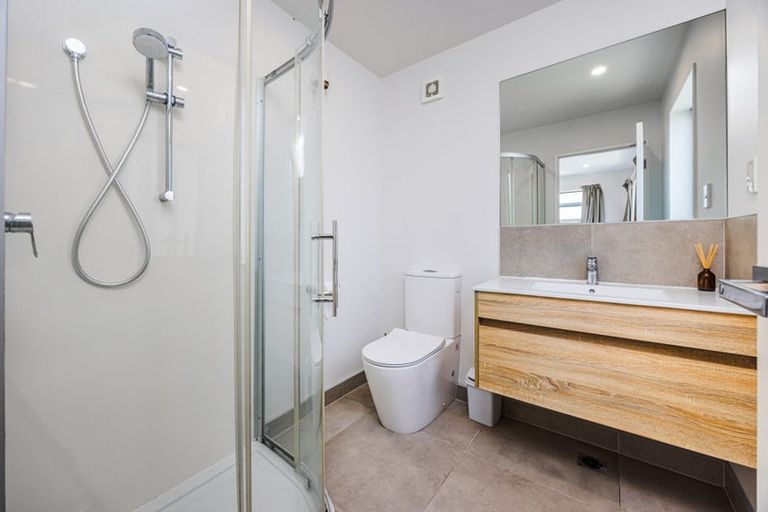 Photo of property in 27c Megan Avenue, Pakuranga Heights, Auckland, 2010