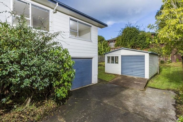 Photo of property in 39 Lavery Place, Sunnynook, Auckland, 0632