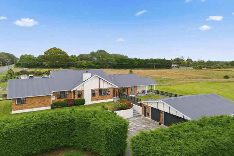 Photo of property in 15 Koputaroa Road, Levin, 5575