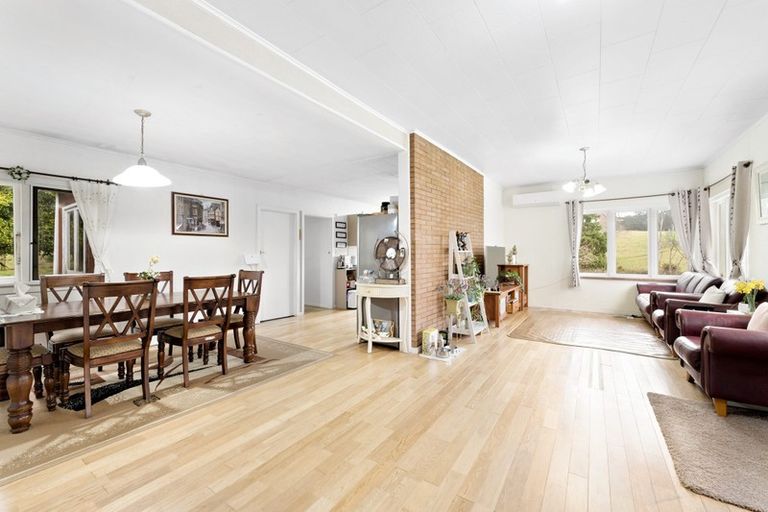 Photo of property in 118 Motu Road, Kumeu, 0891