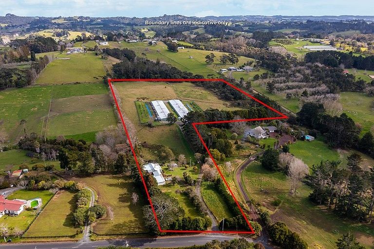 Photo of property in 118 Motu Road, Kumeu, 0891