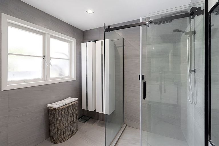 Photo of property in 42 Tiroroa Avenue, Te Atatu South, Auckland, 0610