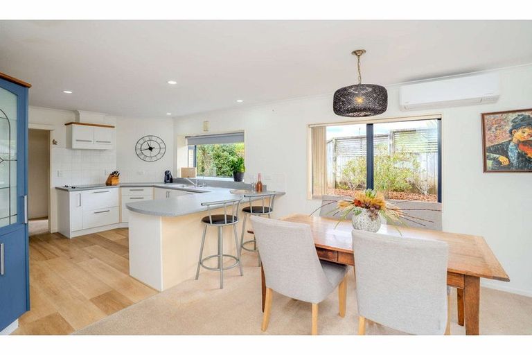 Photo of property in 11 Oakridge Drive, Kerikeri, 0230