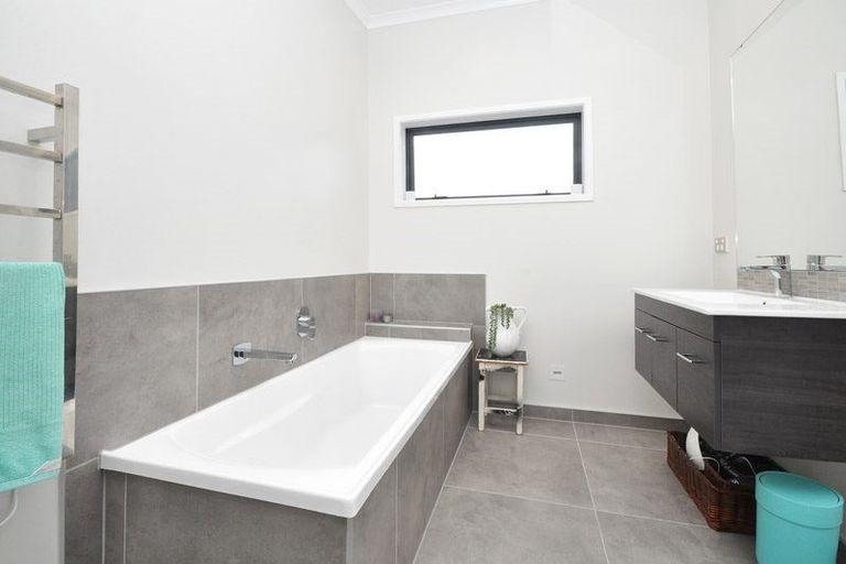 Photo of property in 168 Hobsonville Point Road, Hobsonville, Auckland, 0616