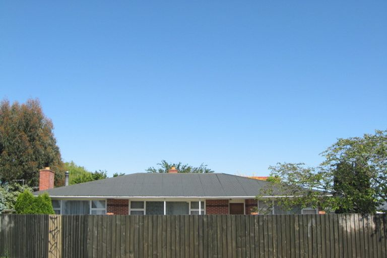 Photo of property in 33 Grimseys Road, Redwood, Christchurch, 8051