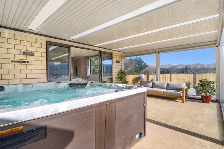 Photo of property in 8 Meadowview Close, Waiuku, 2123