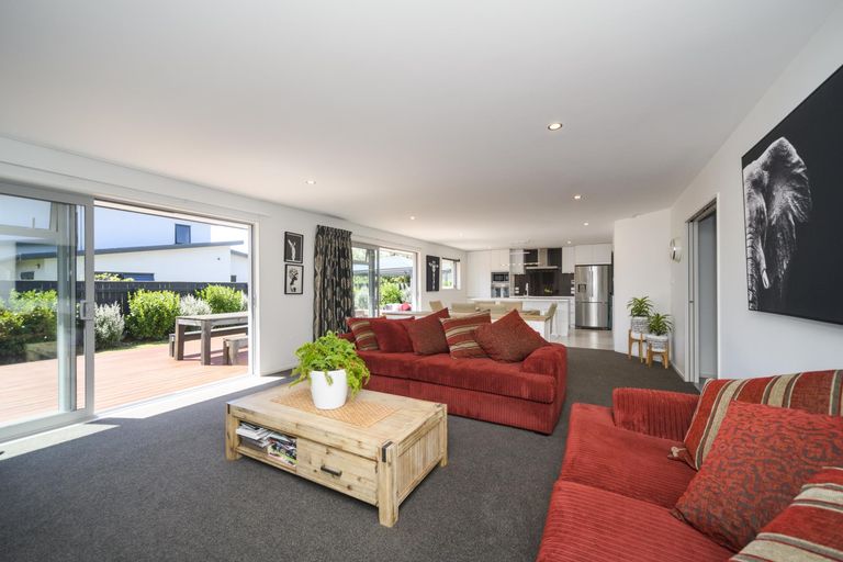 Photo of property in 23 Raglan Avenue, Cloverlea, Palmerston North, 4412