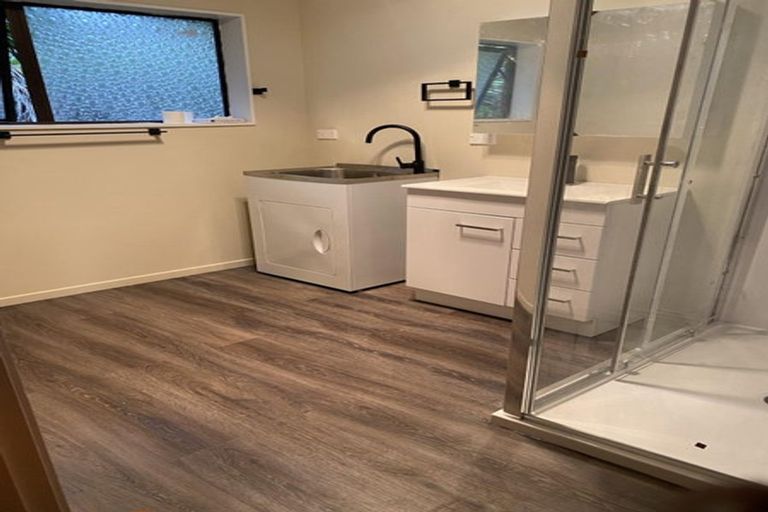 Photo of property in 28 Hollyford Drive, Clover Park, Auckland, 2105