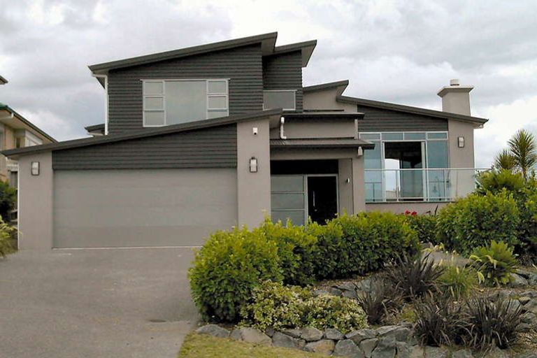 Photo of property in 65 Roberta Crescent, Orewa, 0931