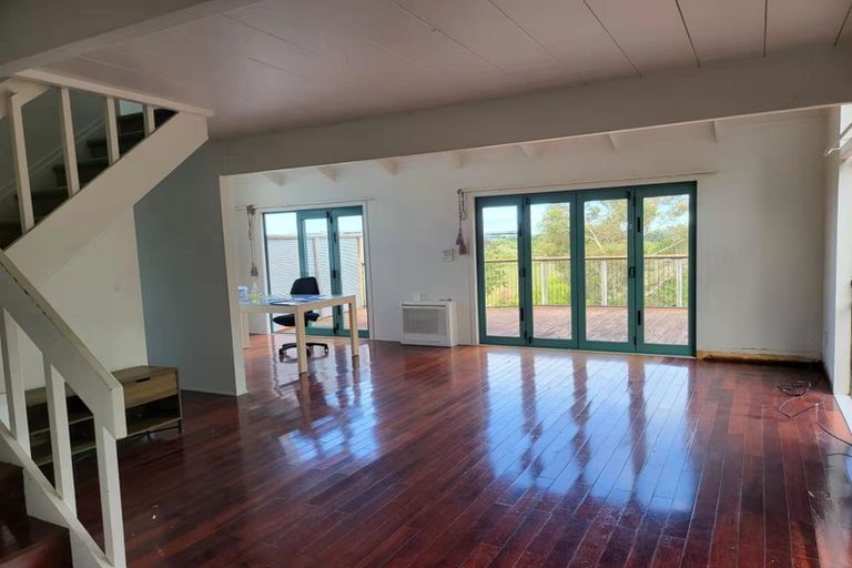 Photo of property in 81 College Road, Northcote, Auckland, 0627