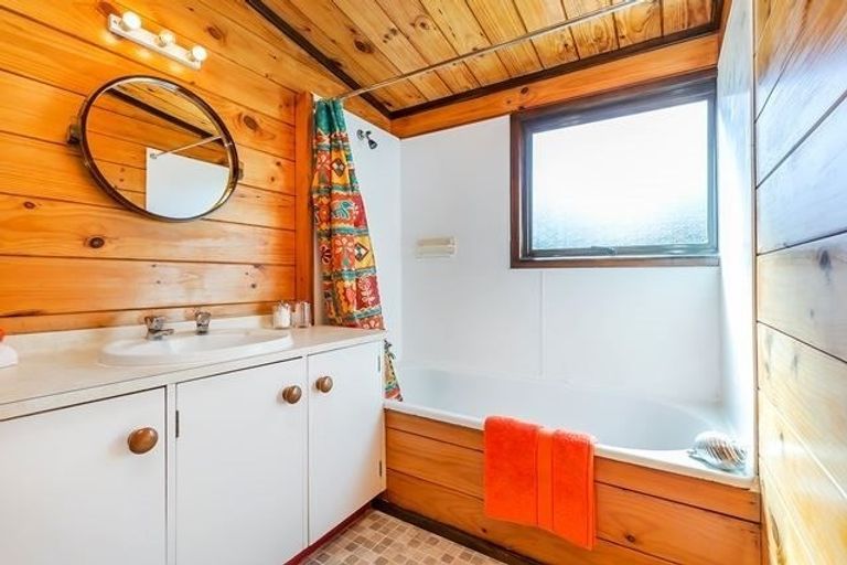 Photo of property in 24 Mercury Way, Whitby, Porirua, 5024