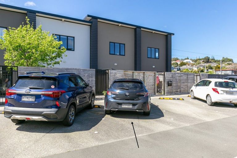 Photo of property in 6/9 Surrey Street, Tawa, Wellington, 5028
