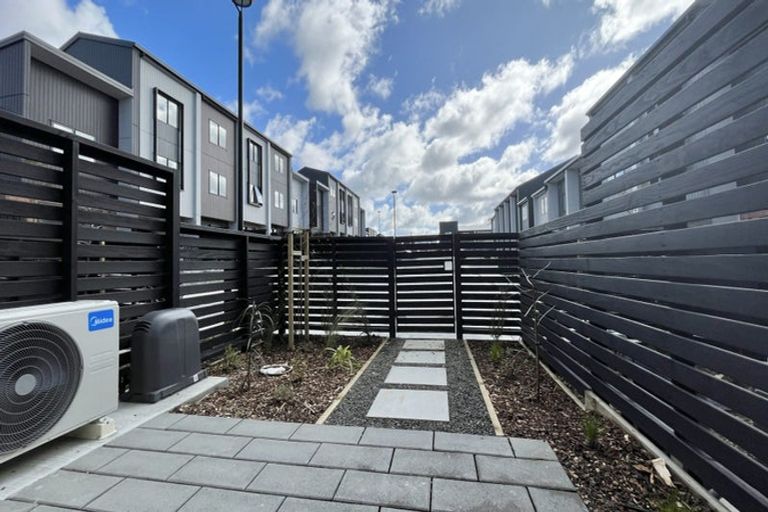 Photo of property in 5/60 Selo Street, Glen Eden, Auckland, 0602