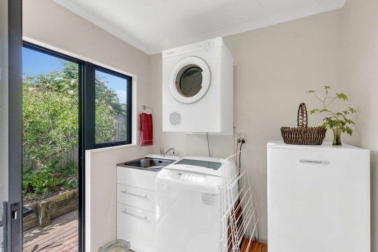 Photo of property in 104a Awaroa Road, Helensville, 0800