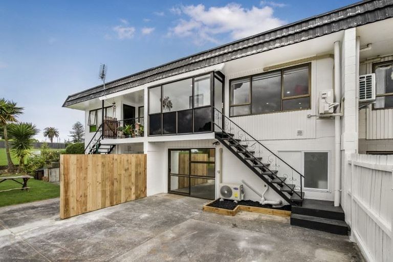Photo of property in 2/1 Roys Road, Weymouth, Auckland, 2103